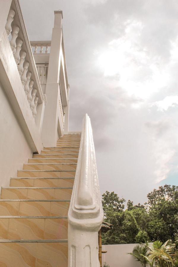 Joe'S Castle Bed & Breakfast Sagbayan Luaran gambar