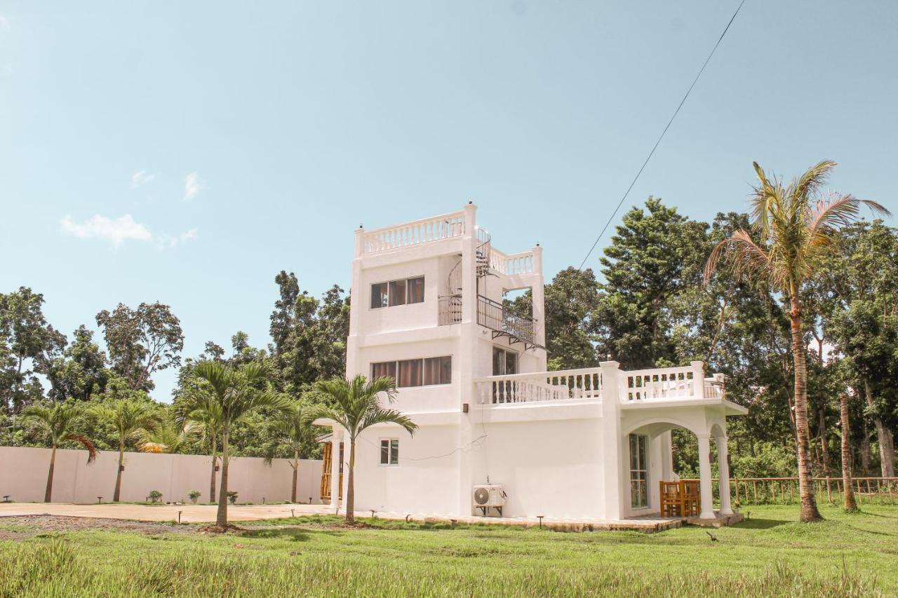 Joe'S Castle Bed & Breakfast Sagbayan Luaran gambar