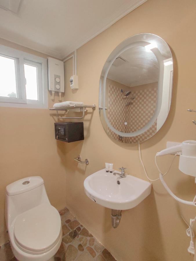 Joe'S Castle Bed & Breakfast Sagbayan Luaran gambar
